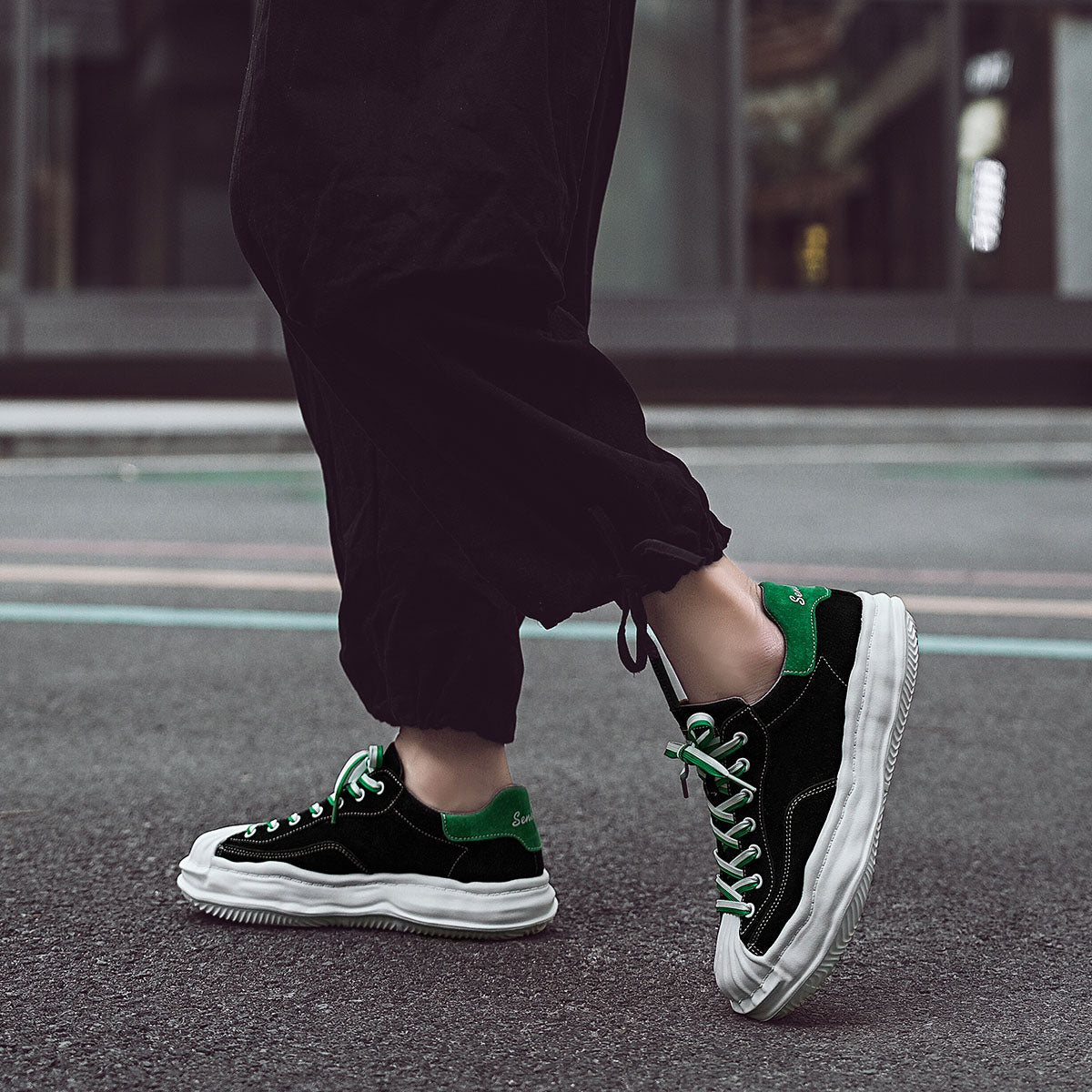 LQ225 EMA 11 Sneakers