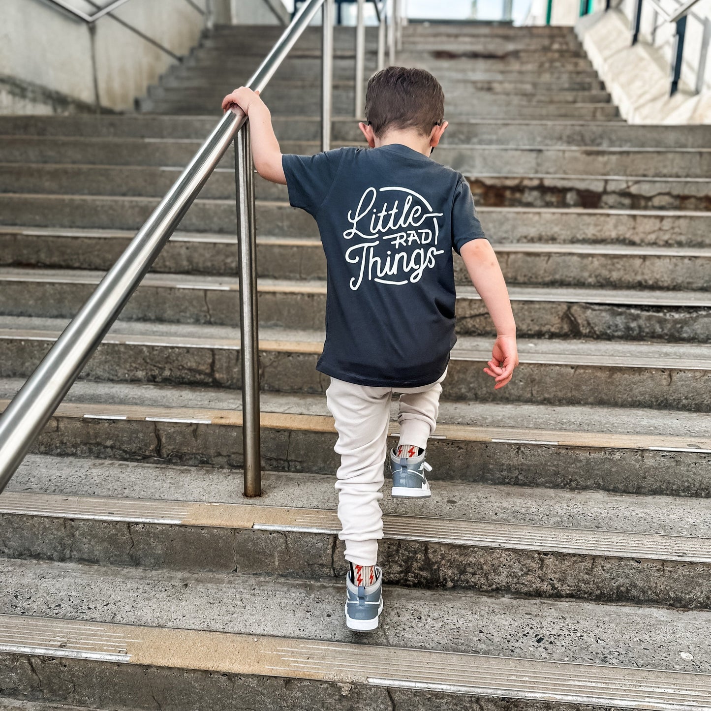RAD CIRCLE LOGO TEE - SMOKE