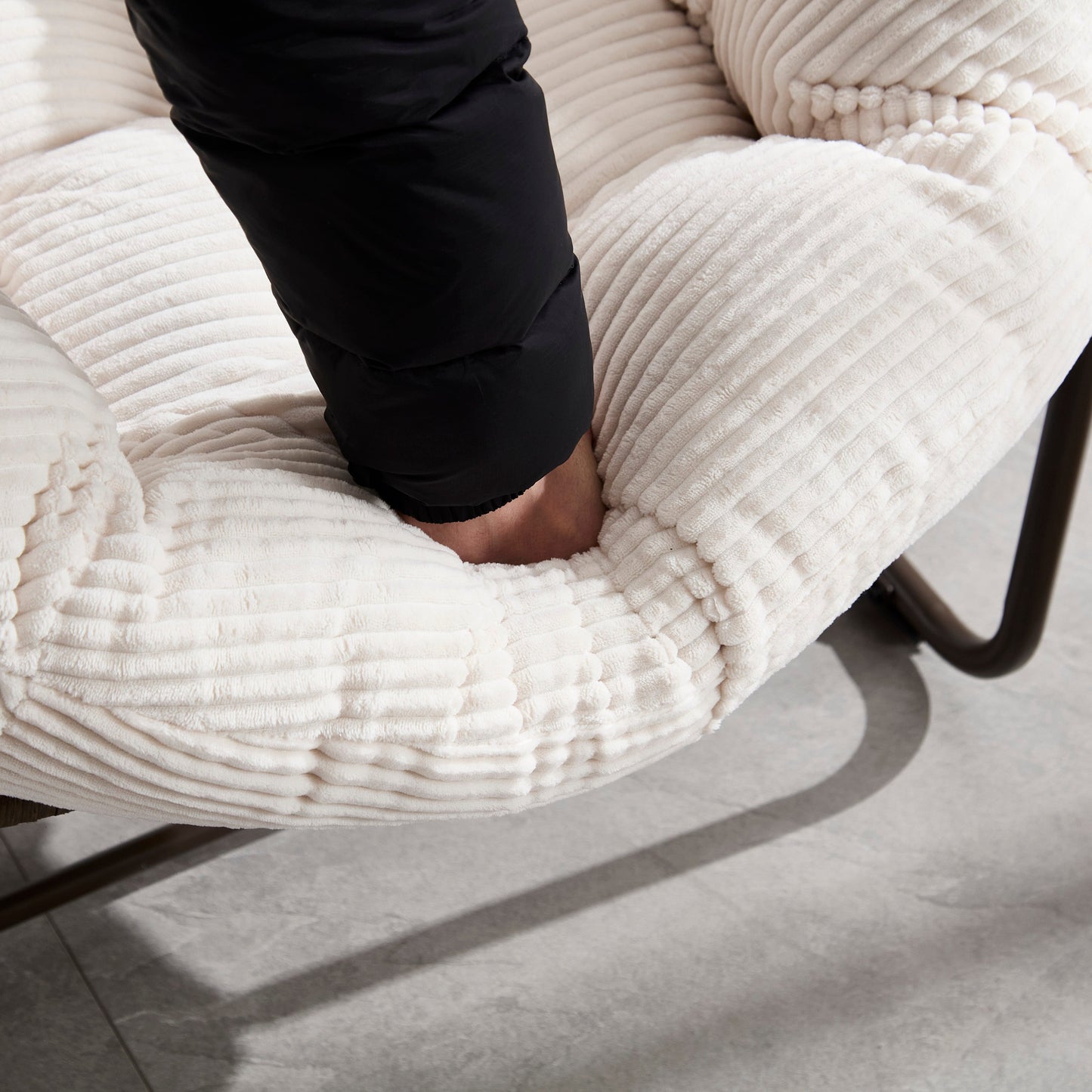 Outdoor Rattan Rocking Chair,Padded Cushion Rocker Recliner Chair Outdoor for Front Porch, Living Room, Patio, Garden, 
White